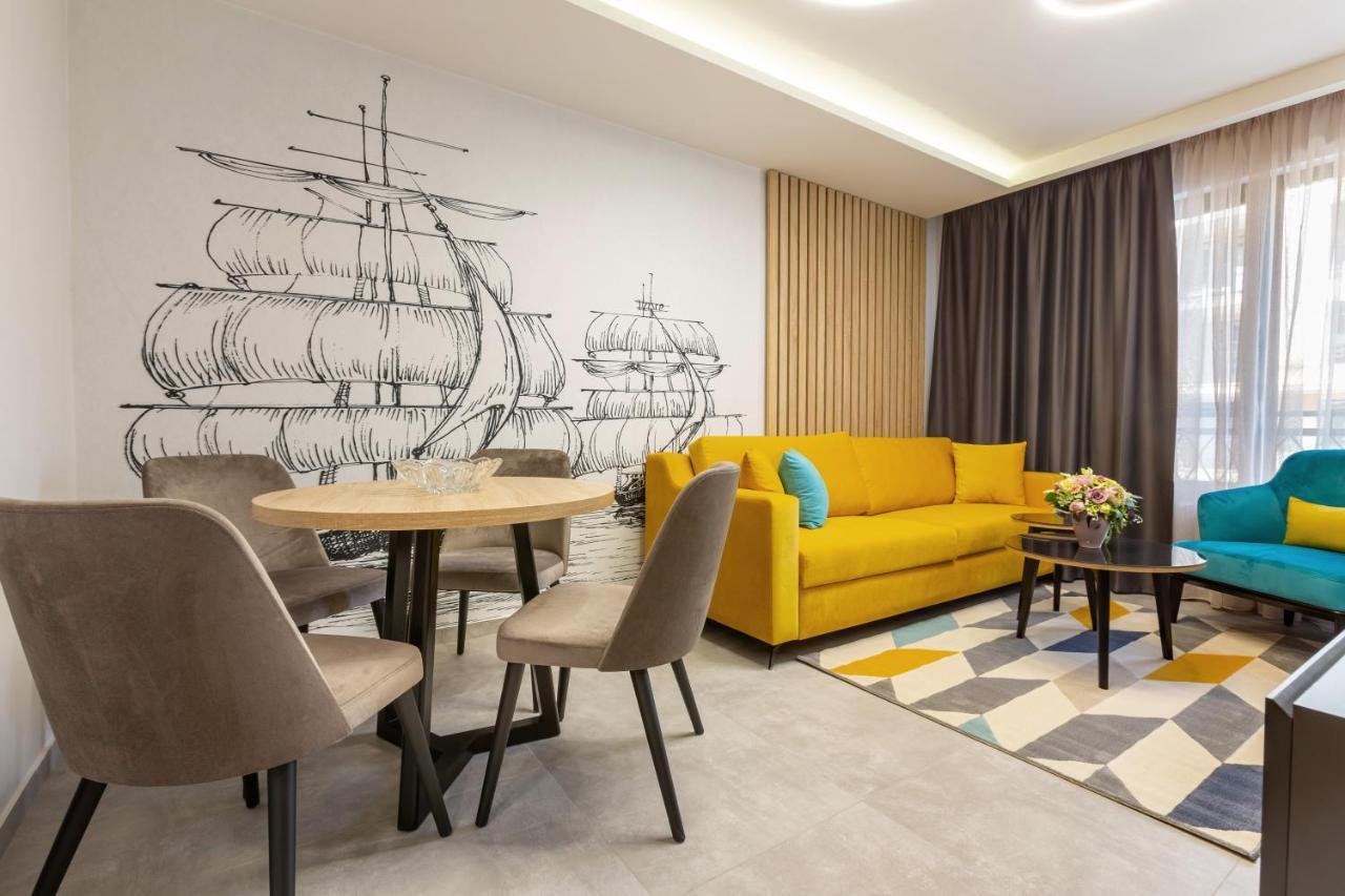 Inter Apartment *